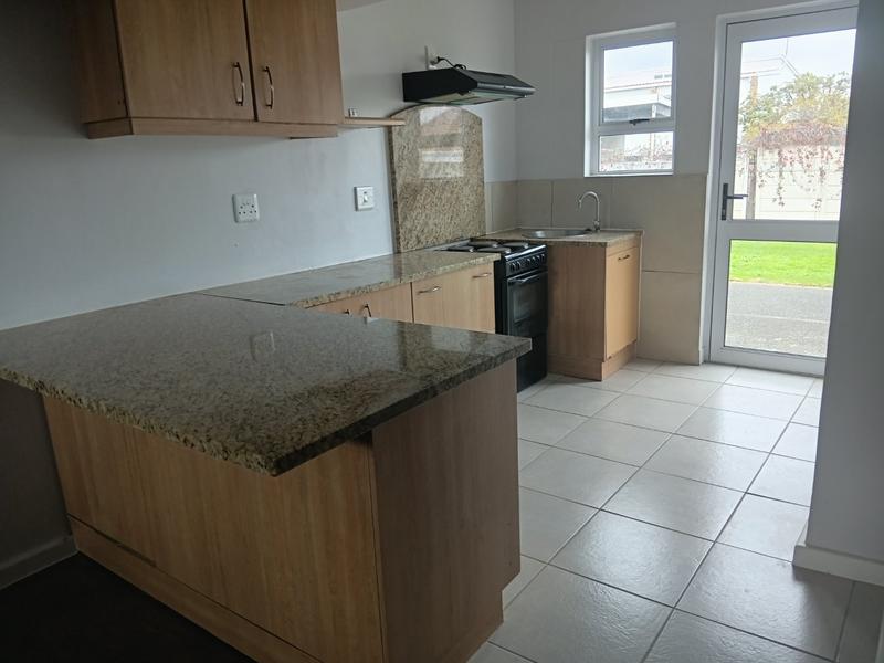 To Let 2 Bedroom Property for Rent in Somerset West Western Cape